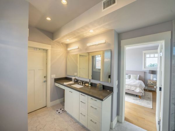 La Jolla Vacation Home Walk to Beach Five Bedroom