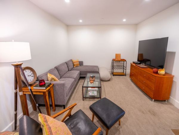 La Jolla Vacation Home Walk to Beach Five Bedroom