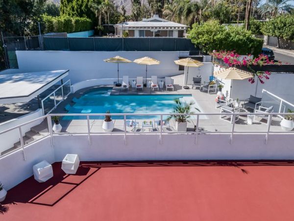 Mountain View, Pool & Tennis Court Three Bedroom Palm Springs Home