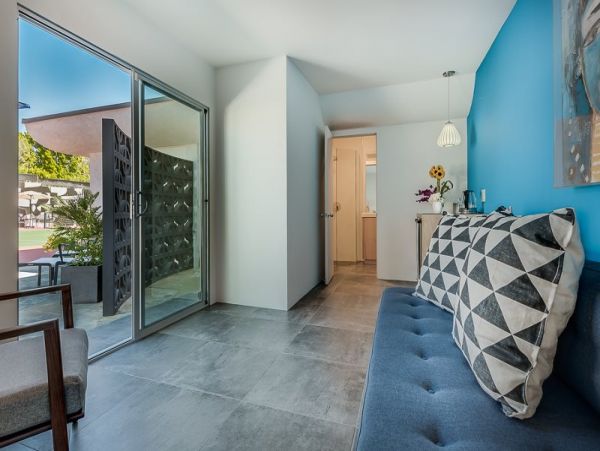 Mountain View, Pool & Tennis Court Three Bedroom Palm Springs Home