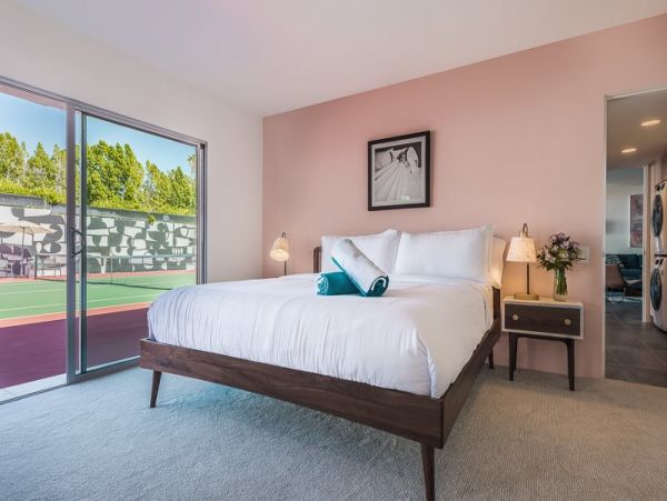 Mountain View, Pool & Tennis Court Three Bedroom Palm Springs Home