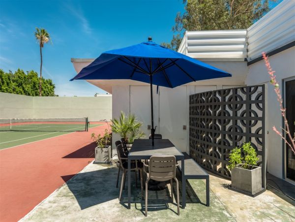 Mountain View, Pool & Tennis Court Three Bedroom Palm Springs Home