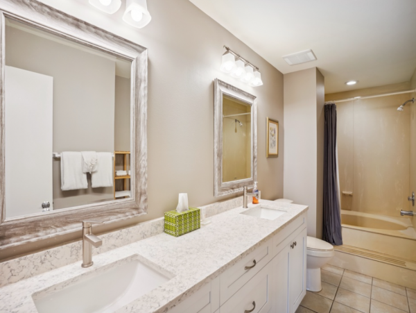 Charming Golf Community 2 Bedroom Condo in St. Petersburg