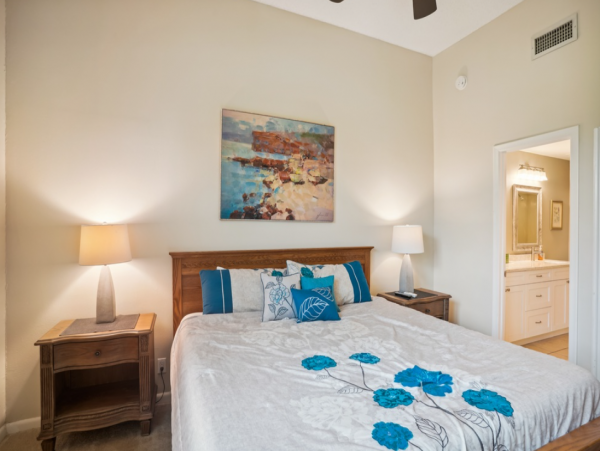 Charming Golf Community 2 Bedroom Condo in St. Petersburg