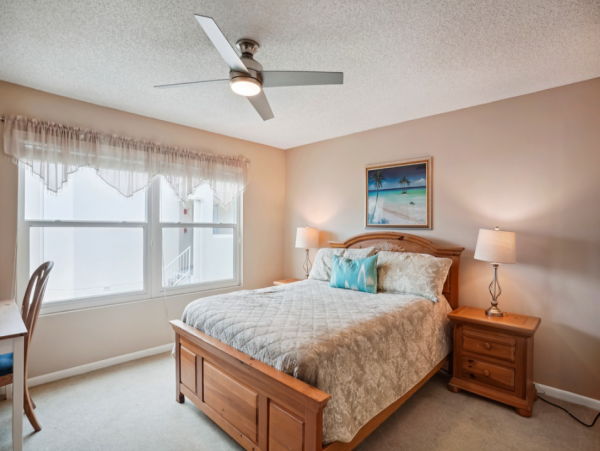 Charming Golf Community 2 Bedroom Condo in St. Petersburg