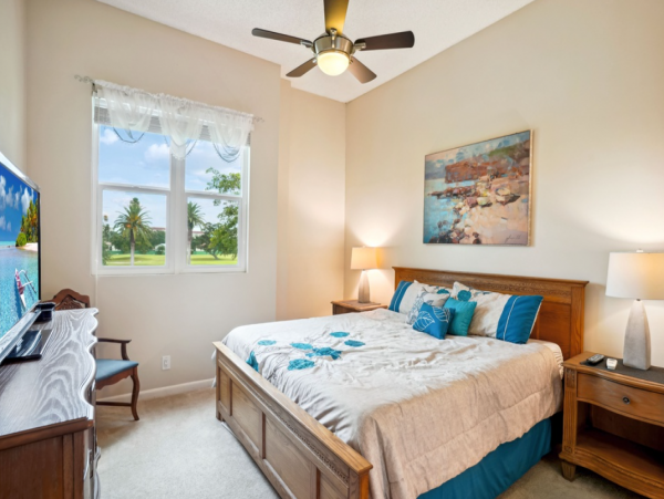 Charming Golf Community 2 Bedroom Condo in St. Petersburg