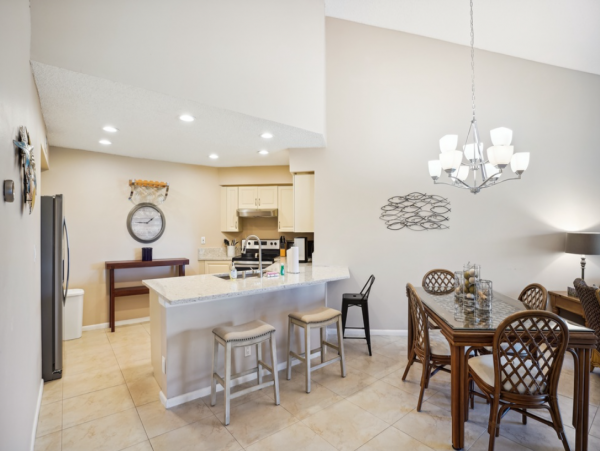 Charming Golf Community 2 Bedroom Condo in St. Petersburg