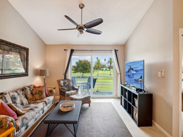 Charming Golf Community 2 Bedroom Condo in St. Petersburg