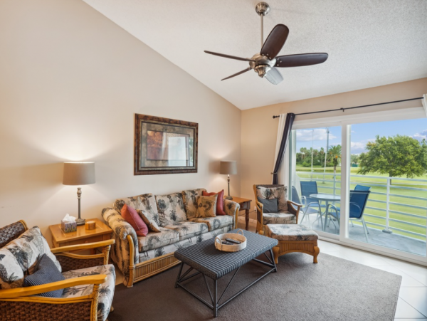 Charming Golf Community 2 Bedroom Condo in St. Petersburg