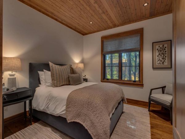 Great Views Lake Tahoe Vacation Home Sleeps 12 Guests