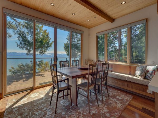 Luxurious Lakefront 5 Bedroom Vacation Home