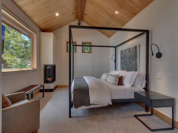 Luxurious Lakefront 5 Bedroom Vacation Home
