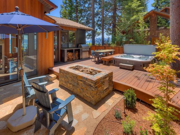 Luxurious Lakefront 5 Bedroom Vacation Home