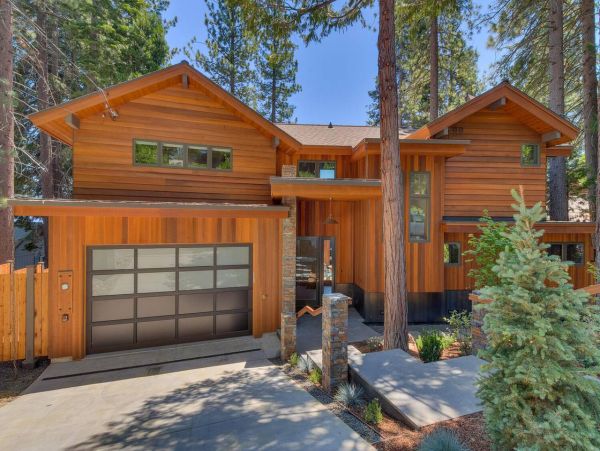 Luxurious Lakefront 5 Bedroom Vacation Home
