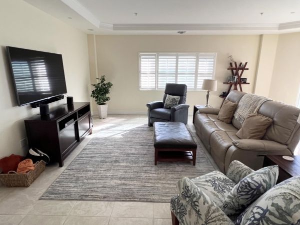 Gulf-Front 3 Bedroom Vacation Condo in Manasota Key Sleeps 6