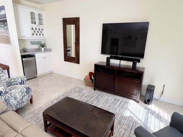 Gulf-Front 3 Bedroom Vacation Condo in Manasota Key Sleeps 6