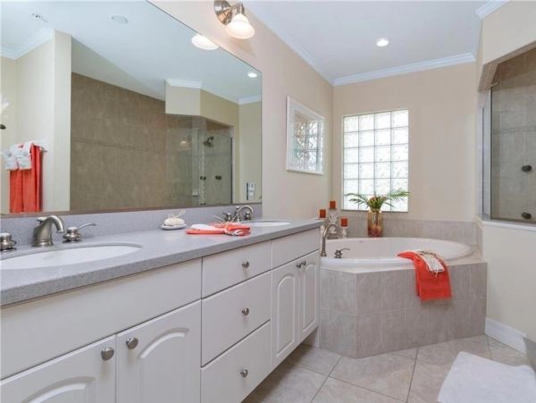 Gulf-Front 3 Bedroom Vacation Condo in Manasota Key Sleeps 6