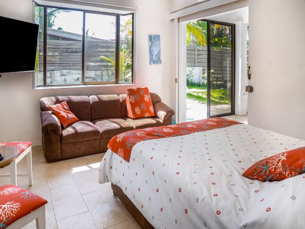 Lovely Beachfront 2 Bedroom Home with Private Pool