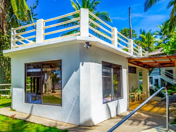 Lovely Beachfront 2 Bedroom Home with Private Pool