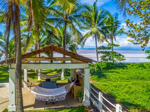 Lovely Beachfront 2 Bedroom Home with Private Pool
