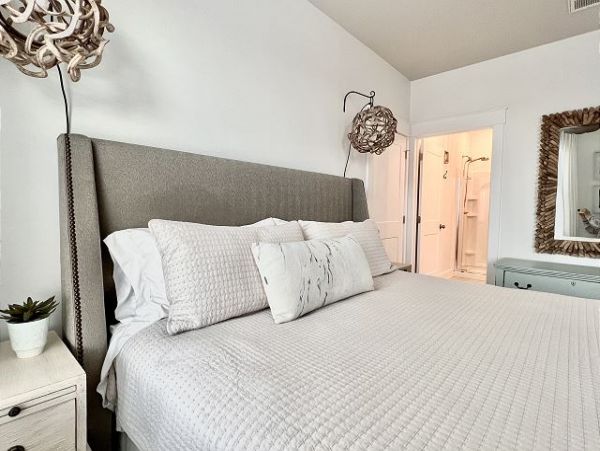 Beachfront Luxury Vacation Home in Navarre Sleeps 13 Guests