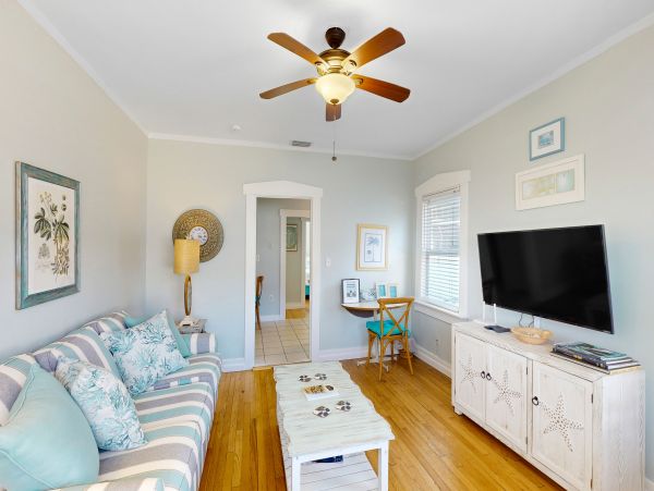 Charming Venice Vacation Rental Near Downtown & Beach