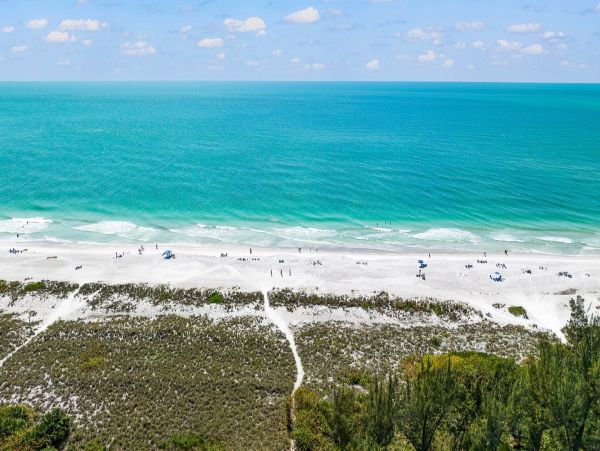 Anna Maria Vacation Home Four Bedroom Walk to Beach
