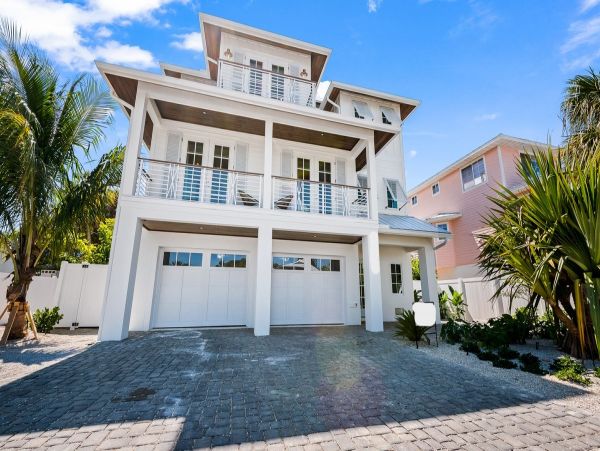Anna Maria Vacation Home Four Bedroom Walk to Beach