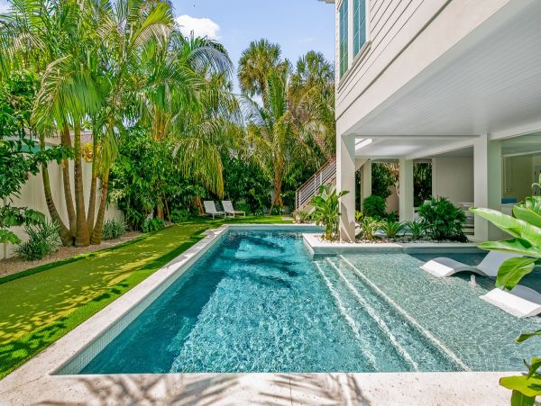 Anna Maria Vacation Home Four Bedroom Walk to Beach