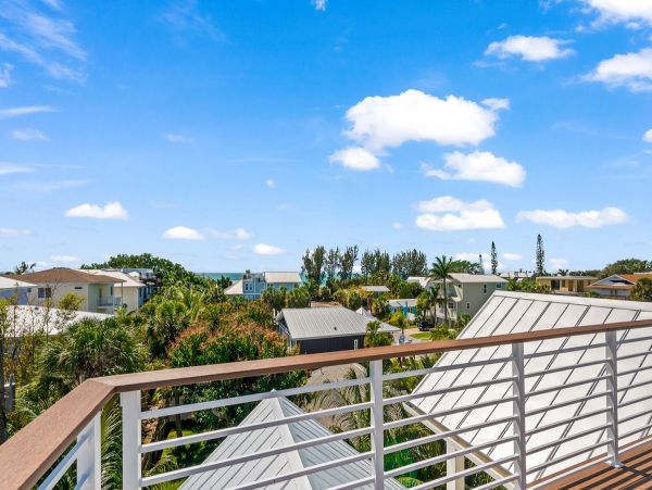 Anna Maria Vacation Home Four Bedroom Walk to Beach