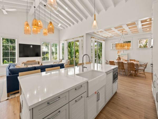 Anna Maria Vacation Home Four Bedroom Walk to Beach