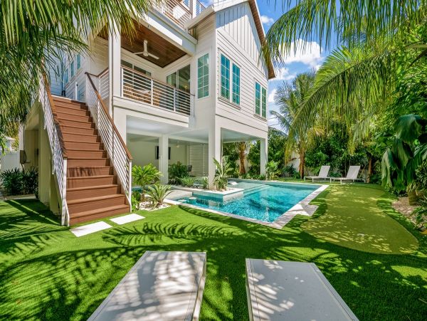 Anna Maria Vacation Home Four Bedroom Walk to Beach