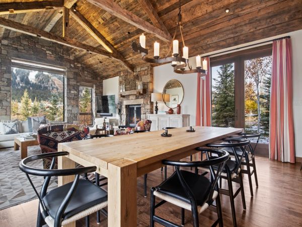 Luxury 5 Bedroom Vacation Home in Jackson Hole with Hot Tub