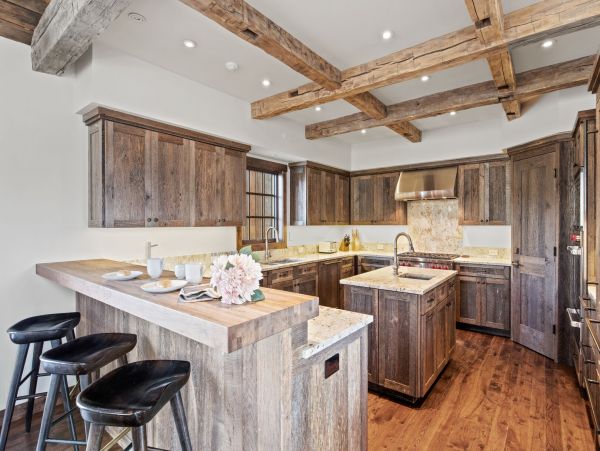 Luxury 5 Bedroom Vacation Home in Jackson Hole with Hot Tub