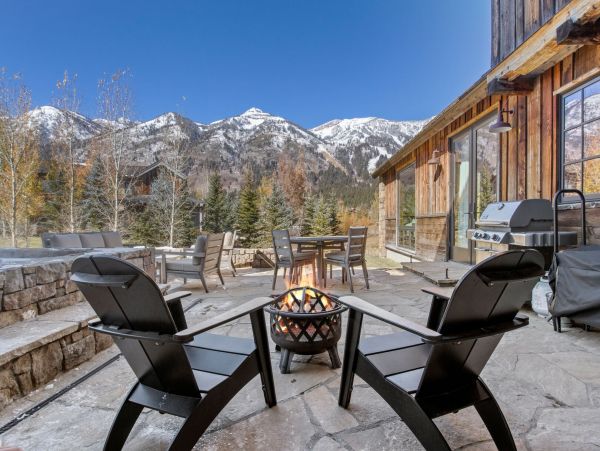 Luxury 5 Bedroom Vacation Home in Jackson Hole with Hot Tub