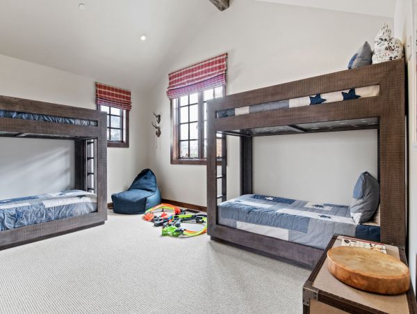 Luxury 5 Bedroom Vacation Home in Jackson Hole with Hot Tub