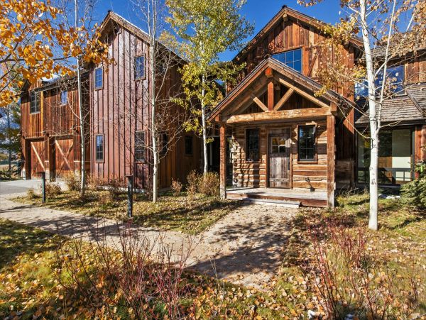 Luxury 5 Bedroom Vacation Home in Jackson Hole with Hot Tub