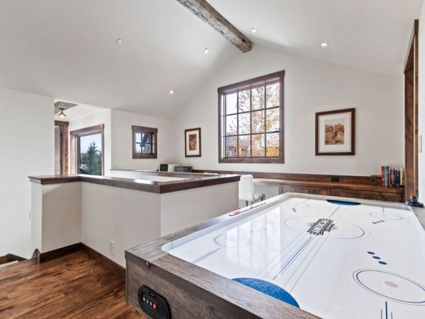 Luxury 5 Bedroom Vacation Home in Jackson Hole with Hot Tub