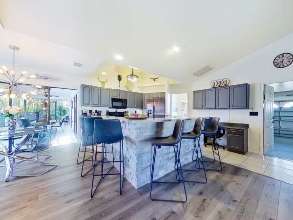 Cape Coral Canal-Front 4 Bedroom Vacation Pool Home Sleeps 9