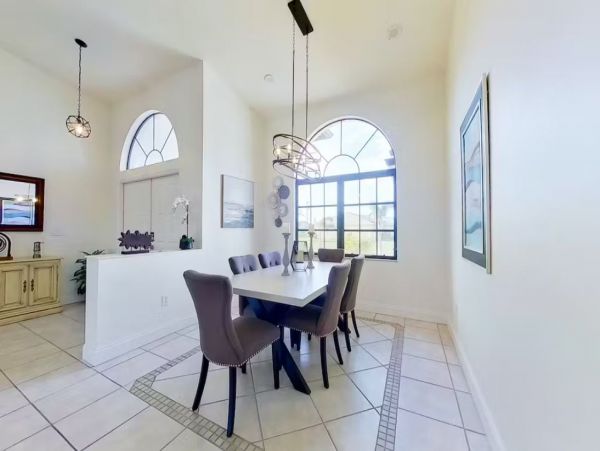 Cape Coral Canal-Front 4 Bedroom Vacation Pool Home Sleeps 9