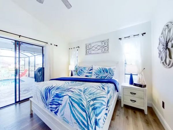 Cape Coral Canal-Front 4 Bedroom Vacation Pool Home Sleeps 9