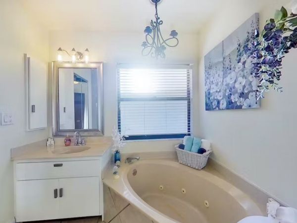 Cape Coral Canal-Front 4 Bedroom Vacation Pool Home Sleeps 9