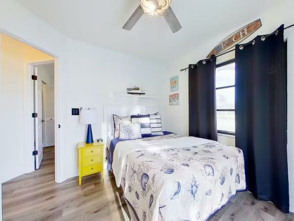 Cape Coral Canal-Front 4 Bedroom Vacation Pool Home Sleeps 9