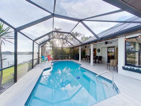 Cape Coral Canal-Front 4 Bedroom Vacation Pool Home Sleeps 9