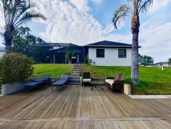Cape Coral Canal-Front 4 Bedroom Vacation Pool Home Sleeps 9