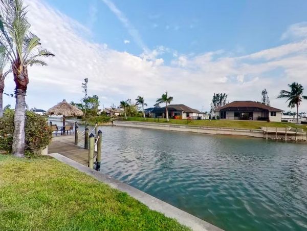 Cape Coral Canal-Front 4 Bedroom Vacation Pool Home Sleeps 9