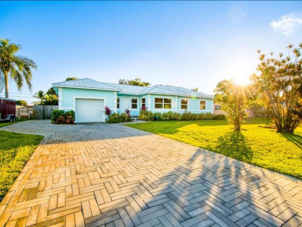 Beautiful Delray Vacation Home Sleeps Six Bedroom