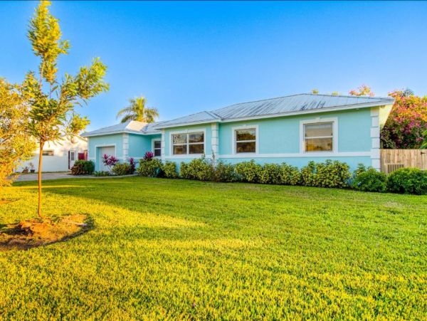 Beautiful Delray Vacation Home Sleeps Six Bedroom