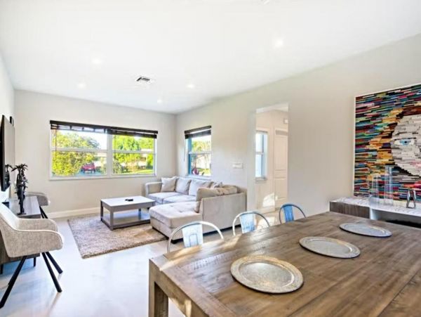 Beautiful Delray Vacation Home Sleeps Six Bedroom