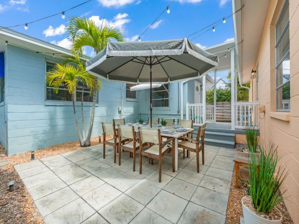 Lido Key Vacation Duplex Four Bedroom Walk to Beach